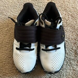 Youth Boys Size 2 Under Armour Basketball shoes